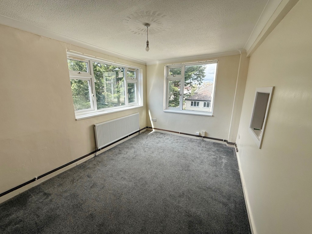 Lot: 145 - TOWN CENTRE FLAT WITH PARKING FOR IMPROVEMENT - Living room with dual aspect